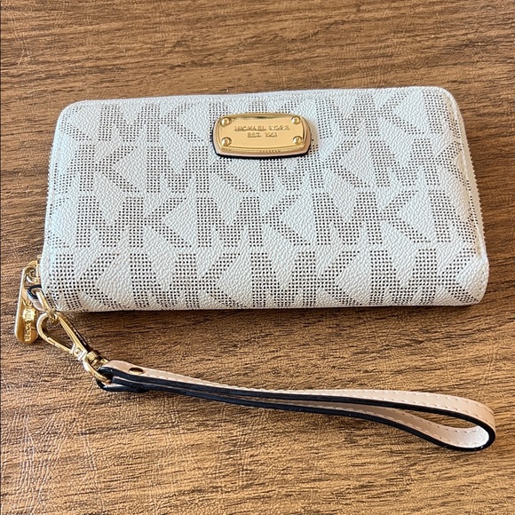 Michael Kors Handbags - Michael Kors Light Tan Wristlet with Gold Accents